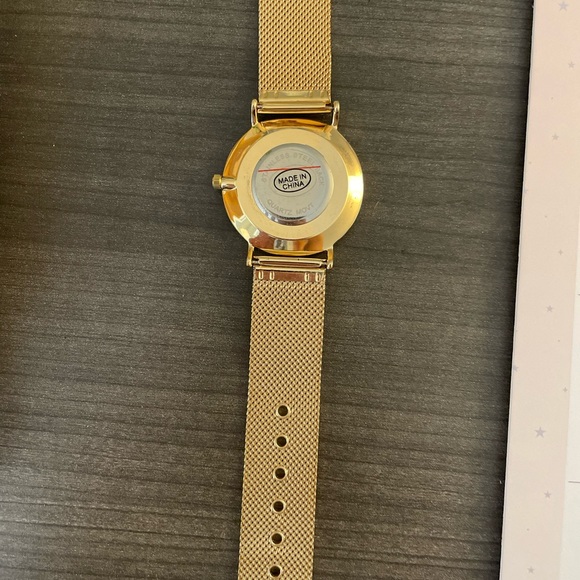 Large Faux Gold Watch - Picture 3 of 6
